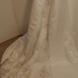 Wedding dress